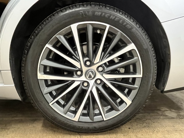 2022 Lexus ES 350 photo 9