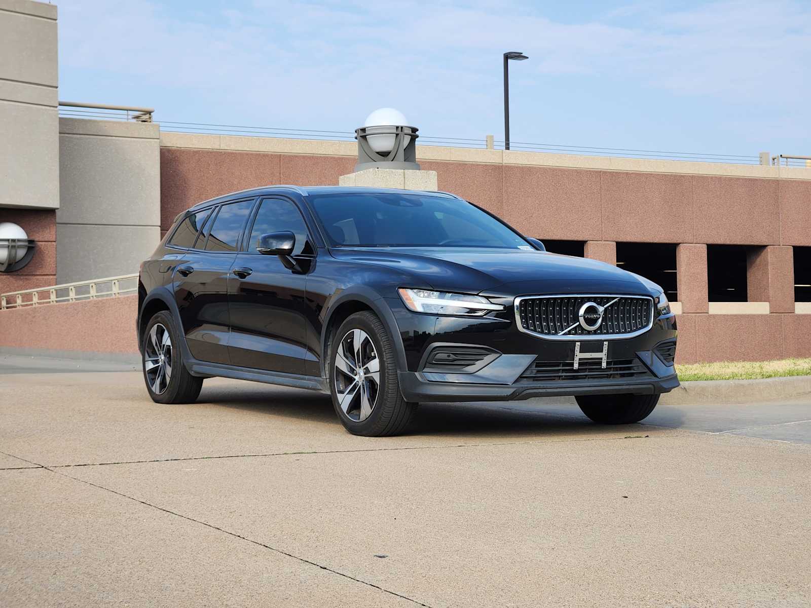2020 Volvo V60 Cross Country photo 2