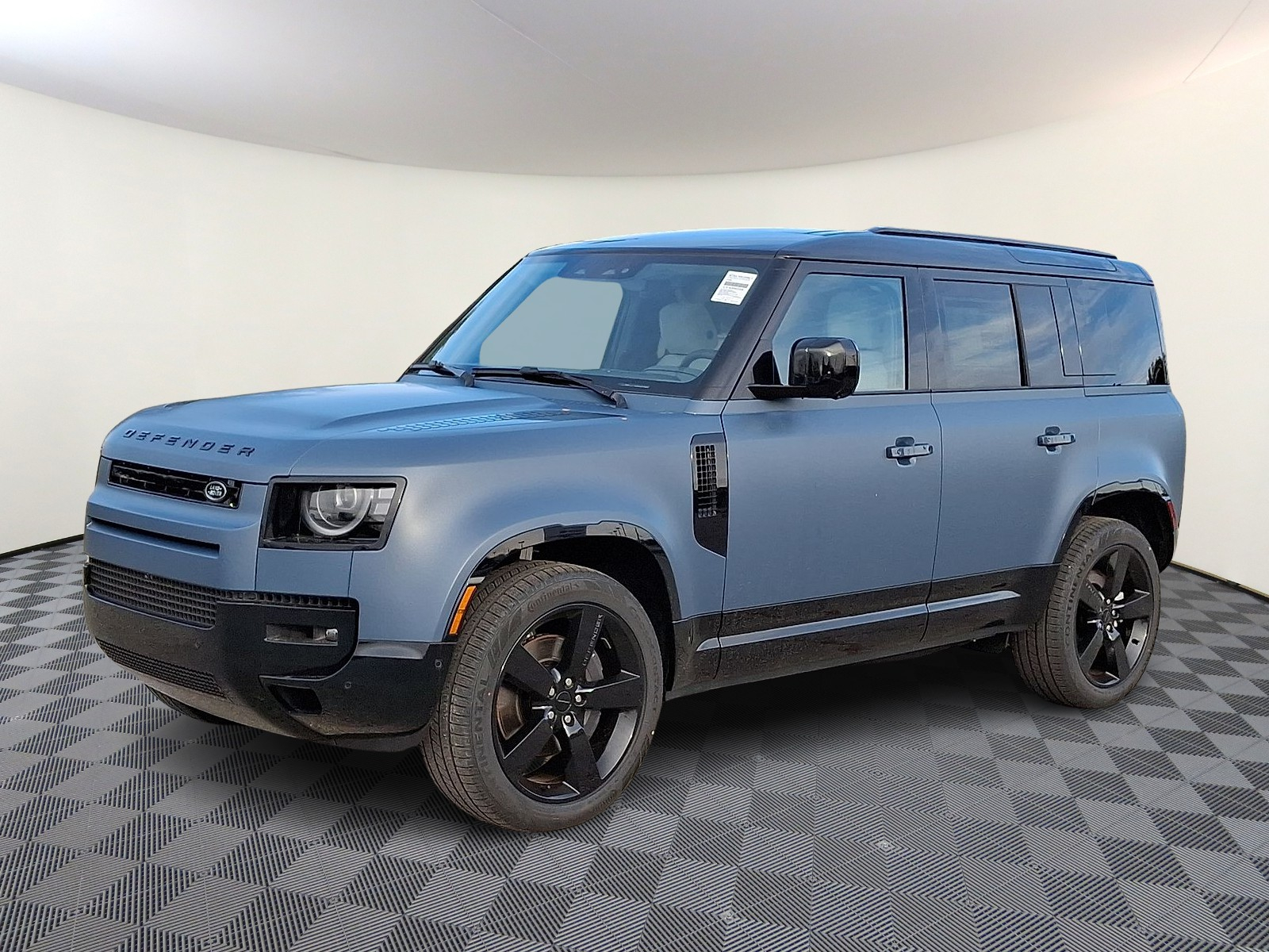 2026 Land Rover Defender X-Dynamic SE's photo