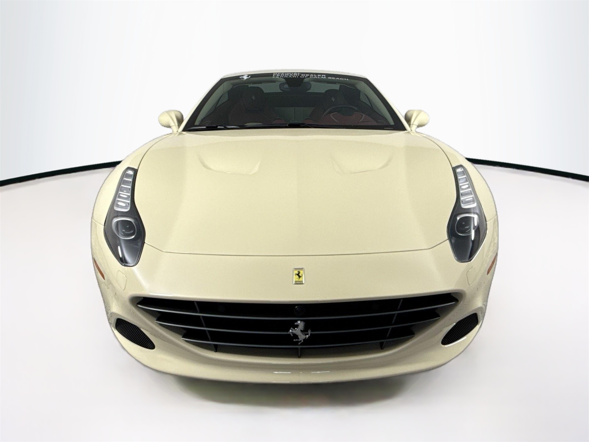 2017 Ferrari California T photo 32