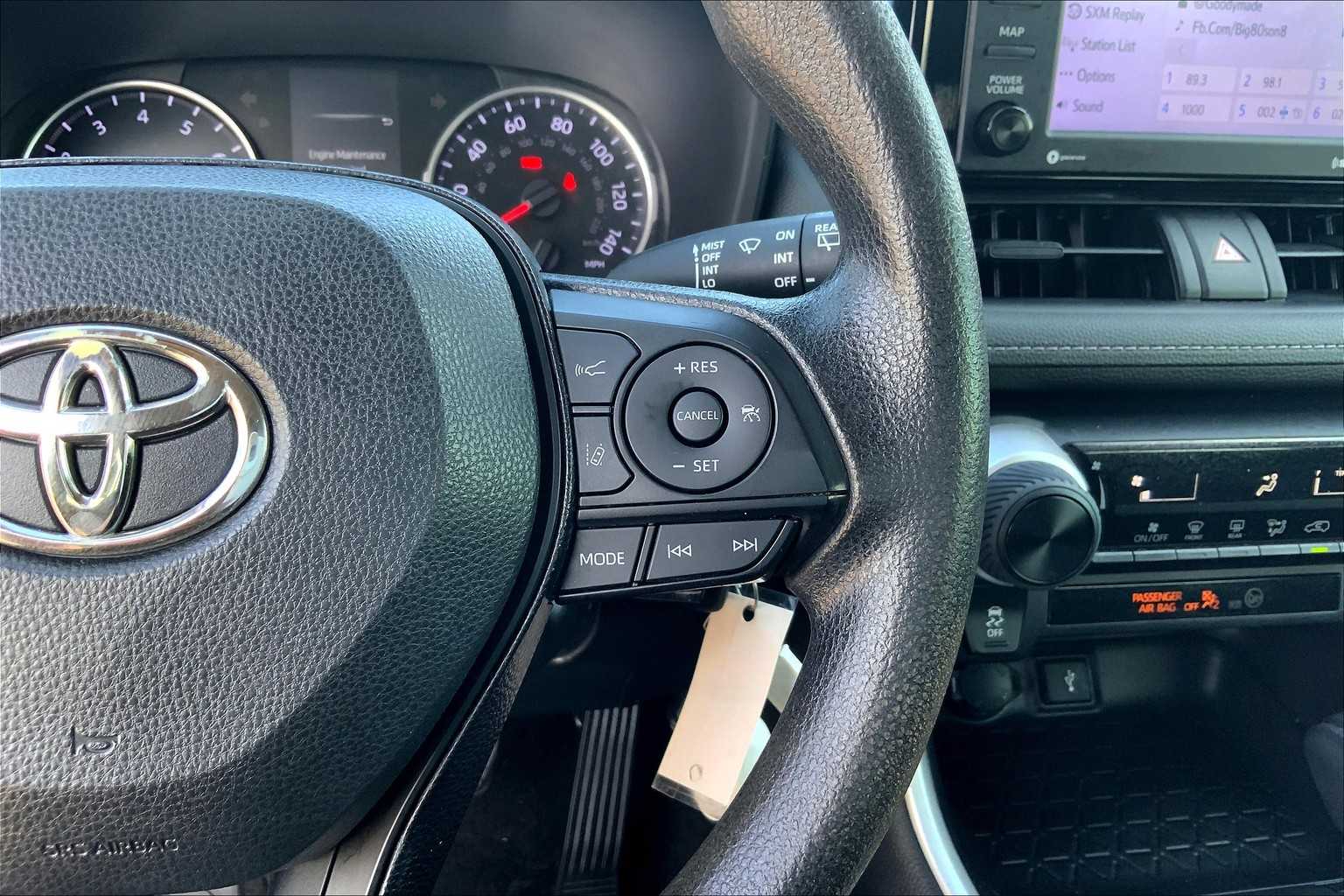 2021 Toyota RAV4 LE photo 23