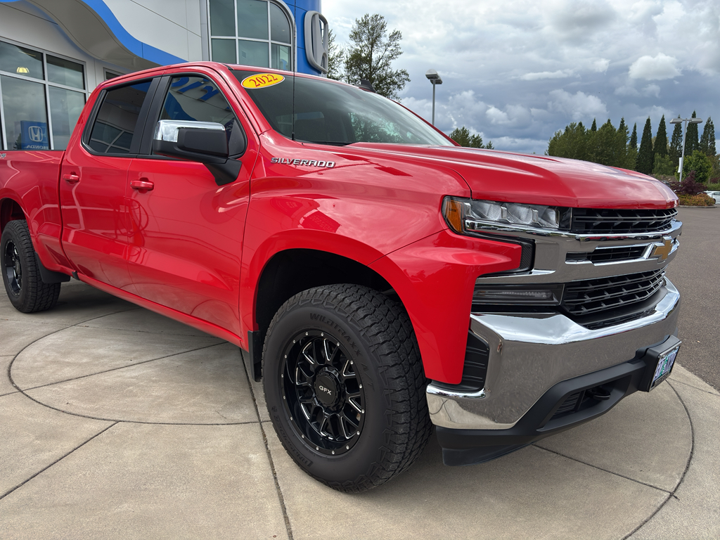 2022 Chevrolet Silverado 1500 LT photo 3