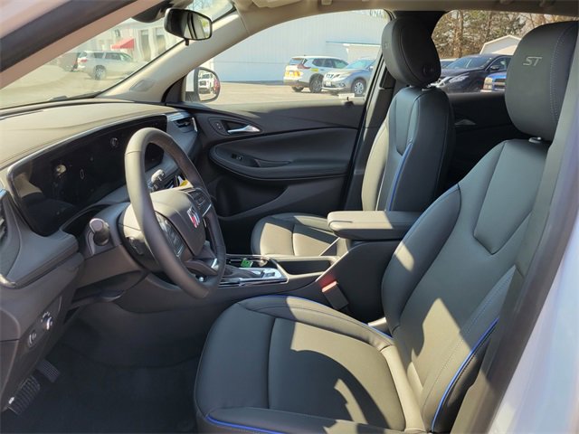 2025 Buick Encore GX Sport Touring photo 13
