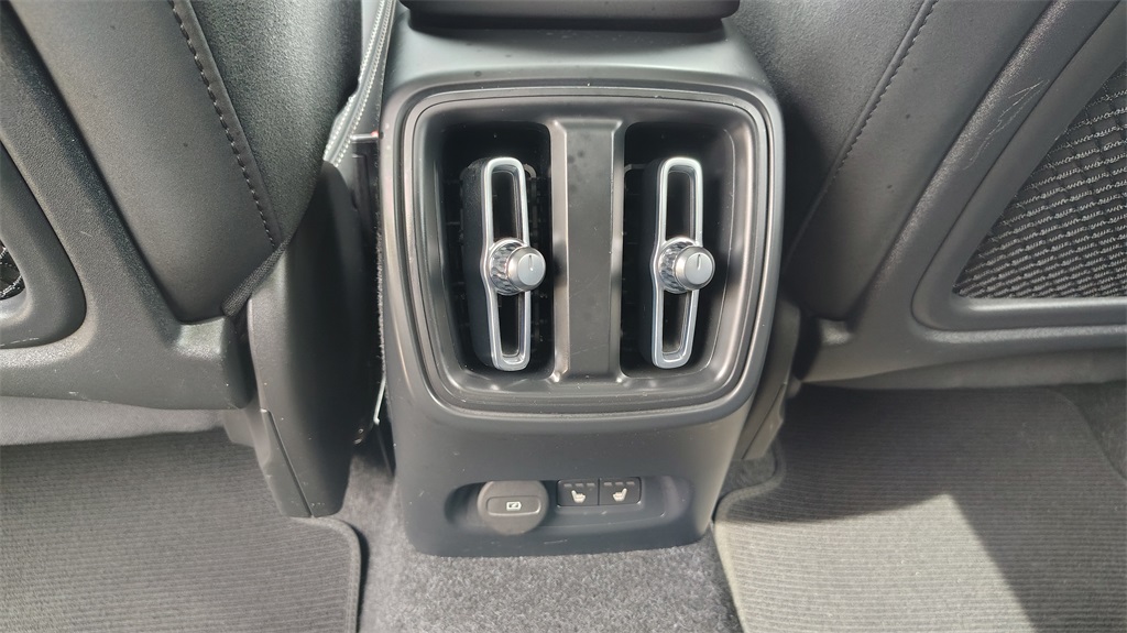 2023 Volvo XC40 Recharge Ultimate photo 30