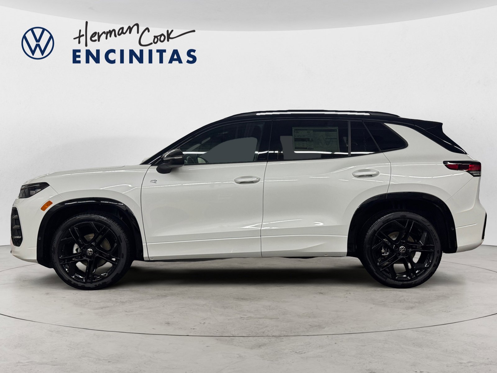 2026 Volkswagen Tiguan SE R-Line Black photo 2