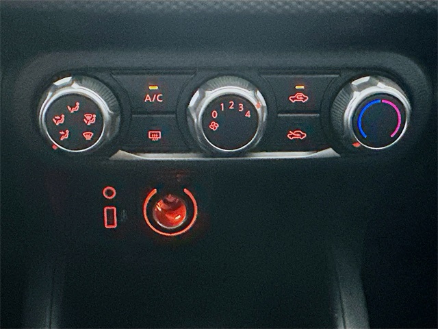 2025 Nissan Kicks Play S photo 17