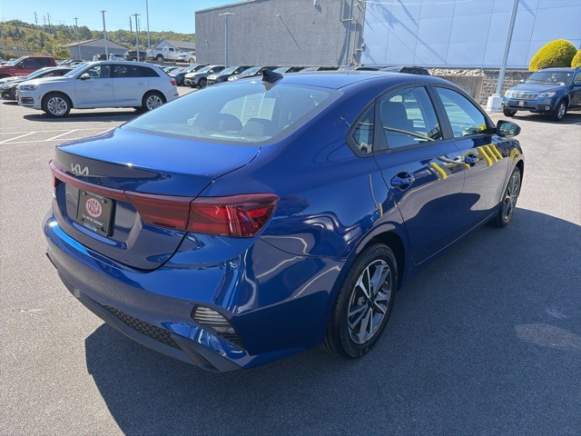 2023 Kia Forte LXS photo 3