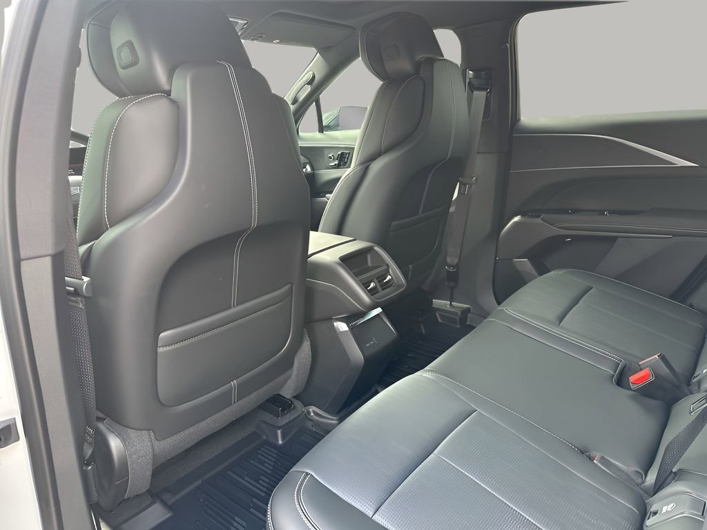 2025 Cadillac Lyriq Luxury photo 16