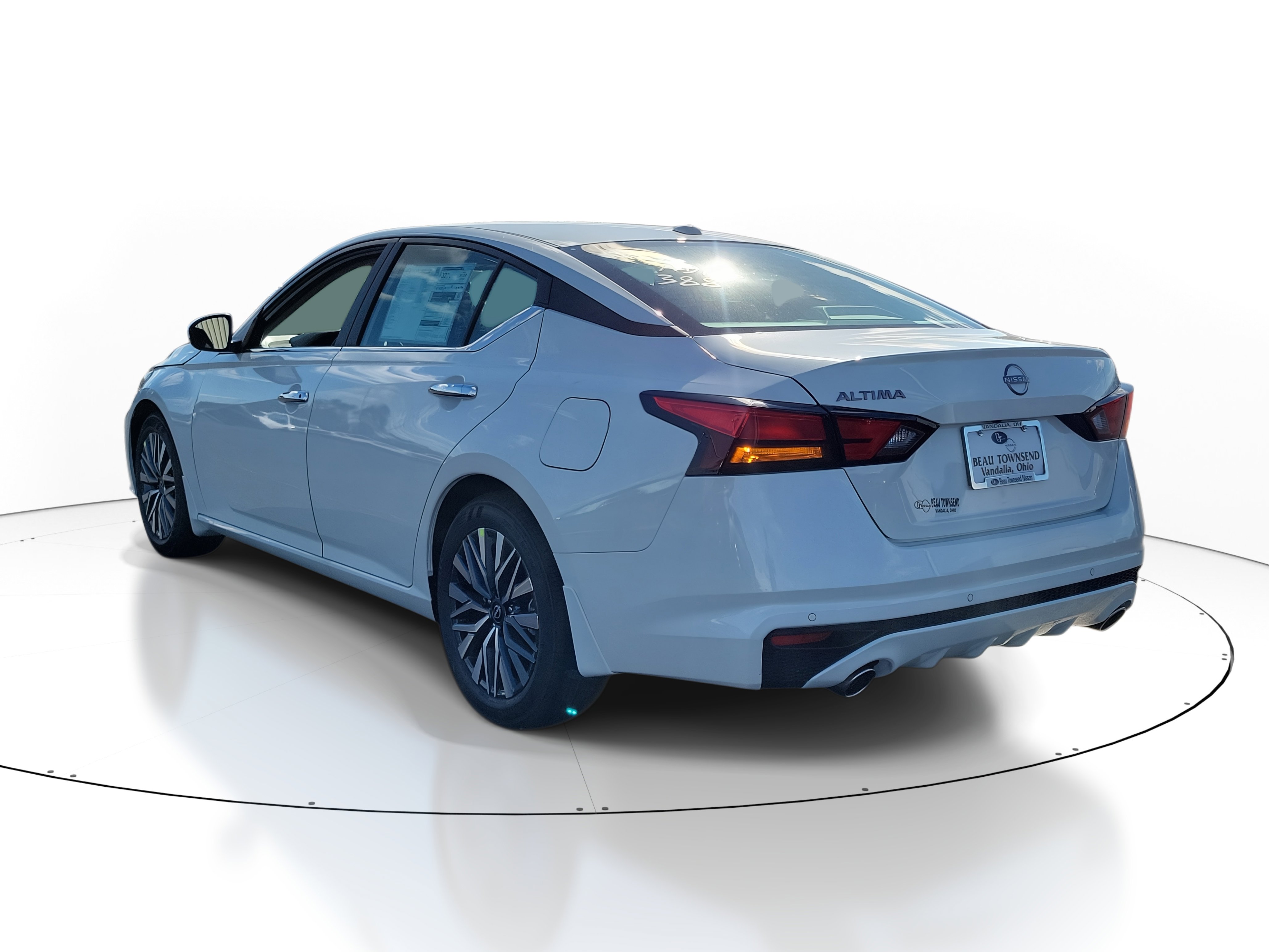 2025 Nissan Altima SV photo 3