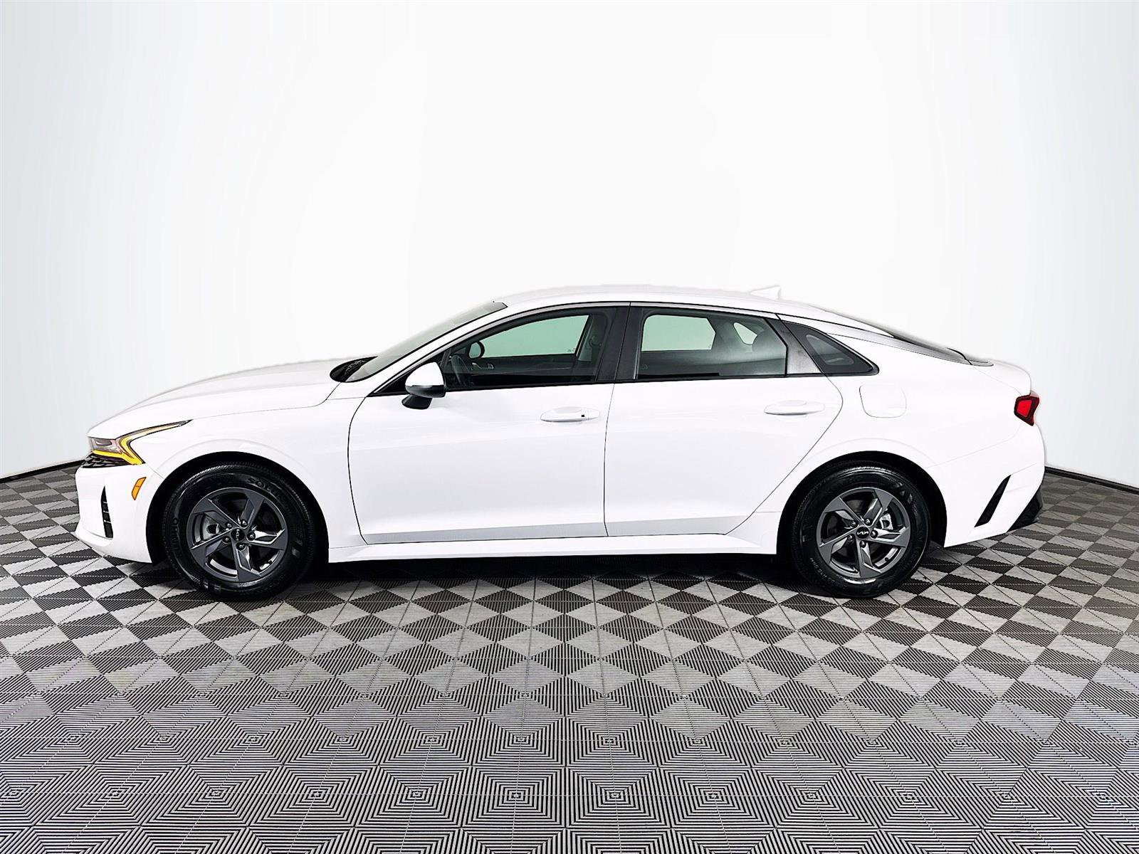 2024 Kia K5 LXS photo 4