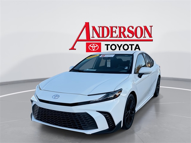 2025 Toyota Camry LE's photo