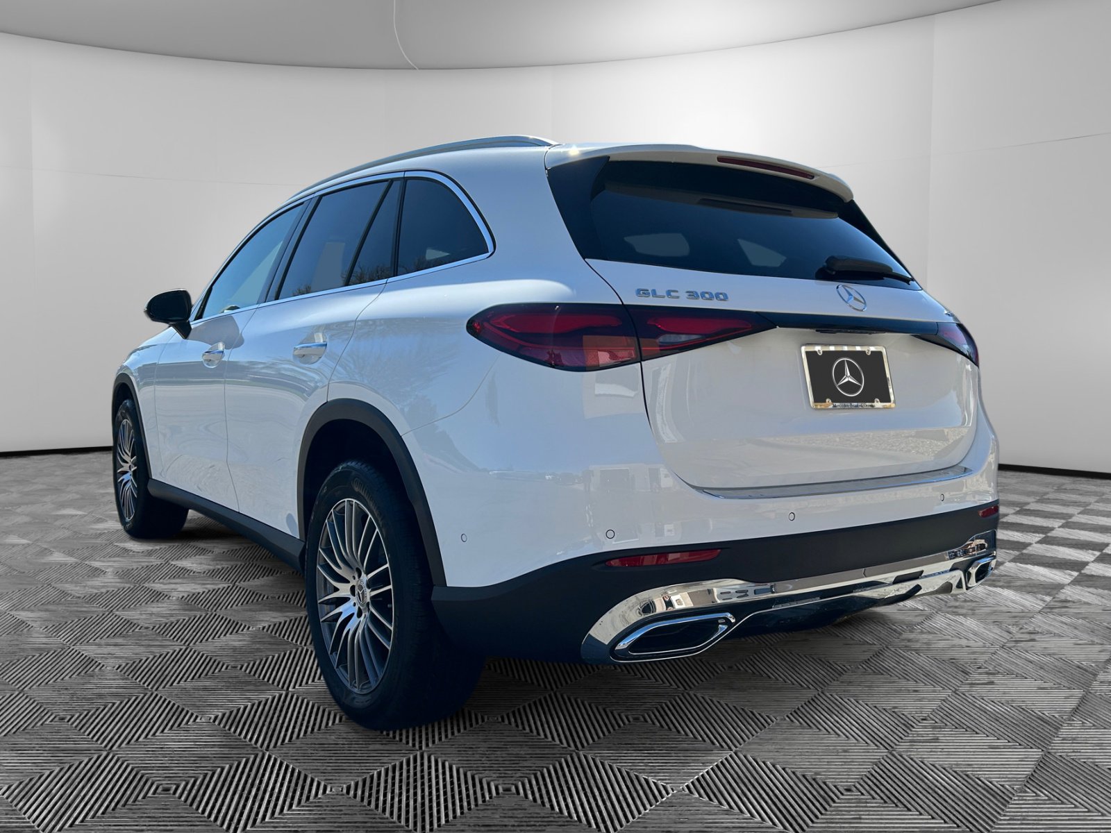 2026 Mercedes Benz GLC 300 4MATIC photo 3