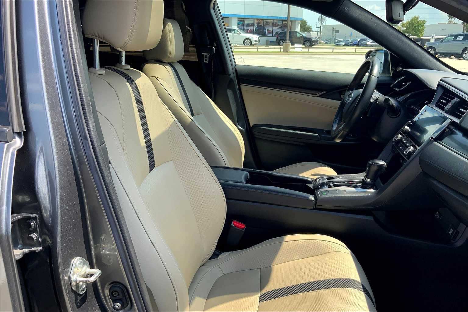 2020 Honda Civic Hatchback Sport Touring photo 8
