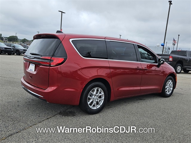 2026 Chrysler Pacifica photo 12