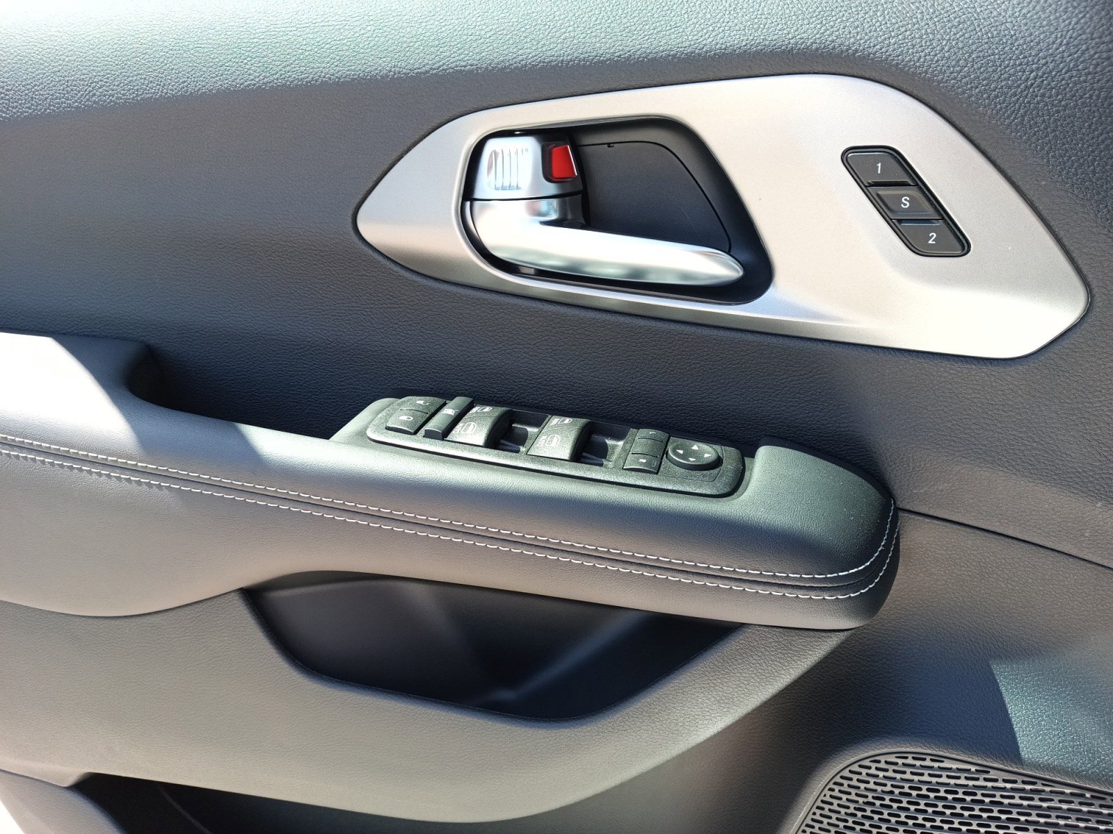 2026 Chrysler Pacifica photo 21
