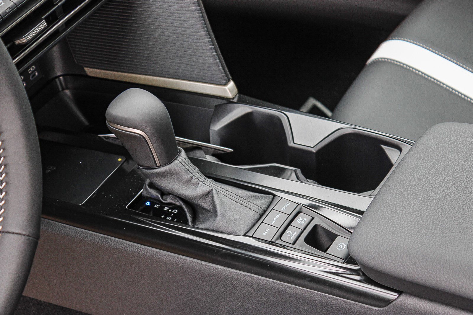 2025 Toyota Camry SE photo 19