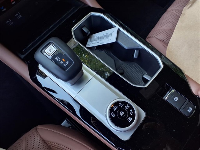 2025 Mitsubishi Outlander SEL photo 10