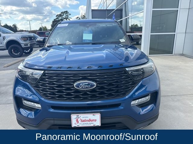 2022 Ford Explorer ST-Line photo 2