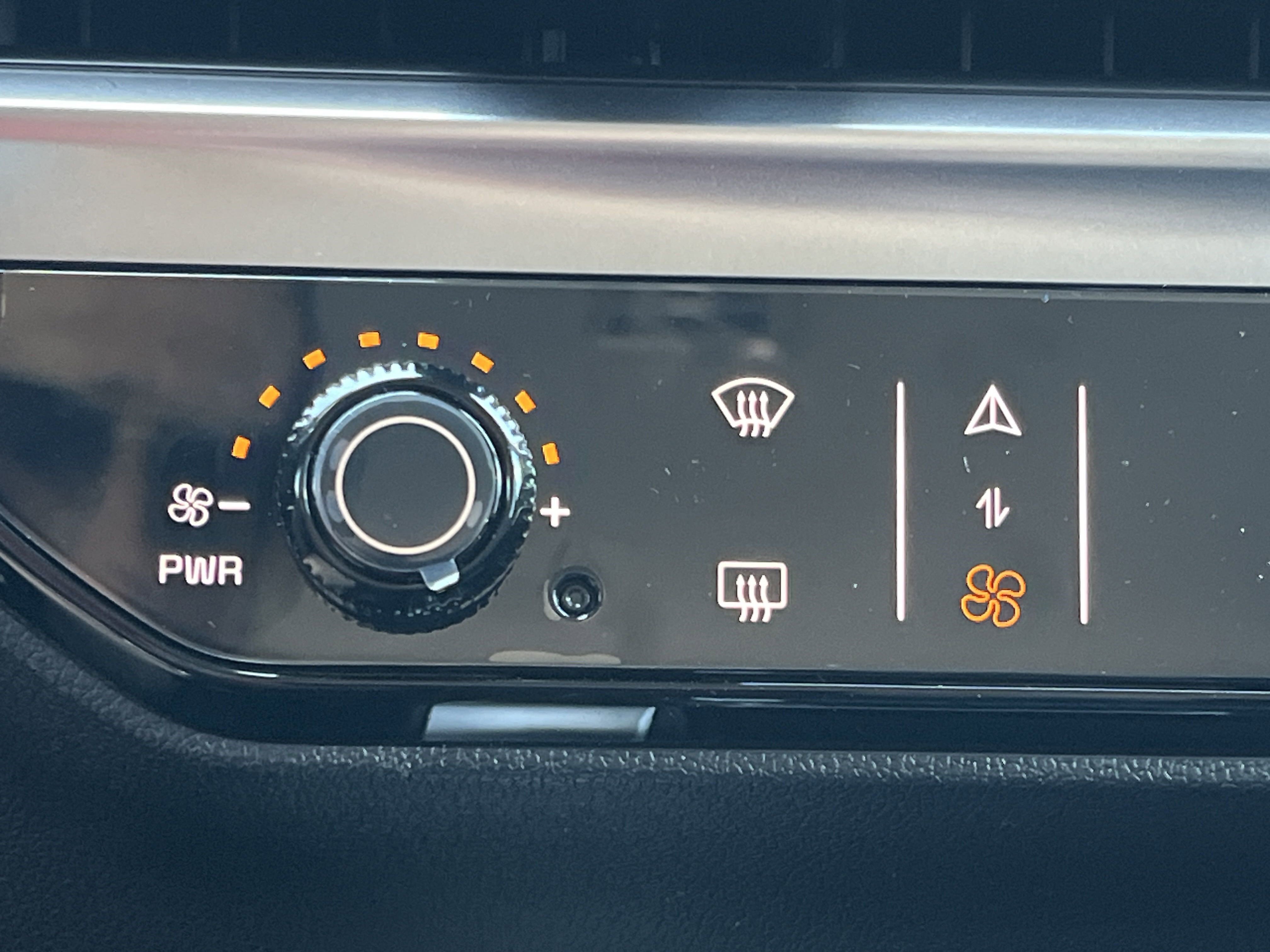 2025 Kia Sorento LX photo 3