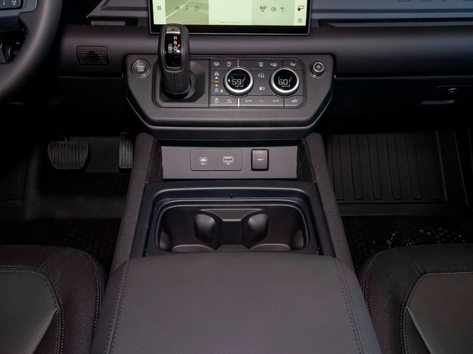 2024 Land Rover Defender 130 X-Dynamic SE photo 24