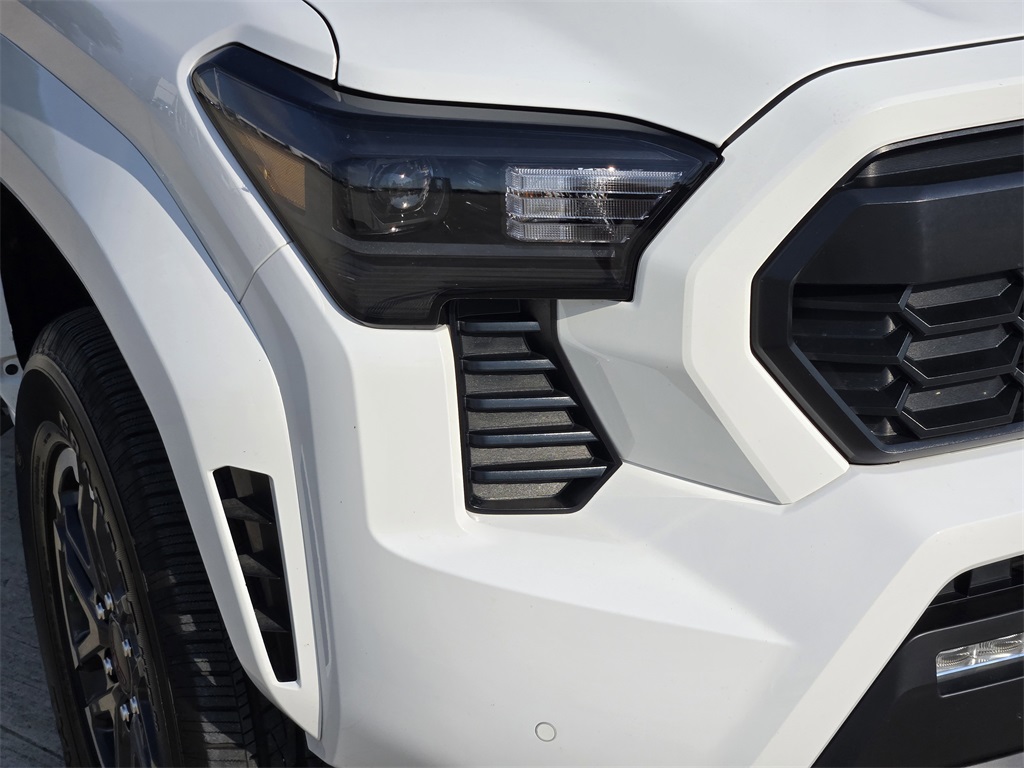 2025 Toyota Tacoma TRD Sport photo 9