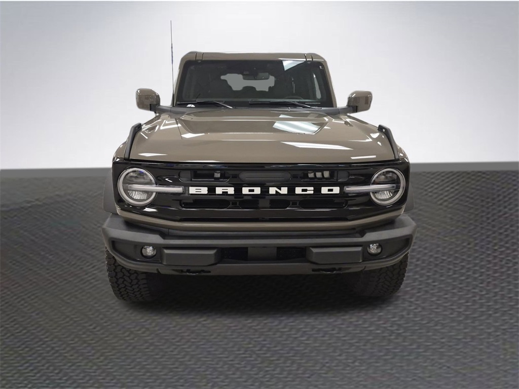 2025 Ford Bronco Outer Banks photo 3
