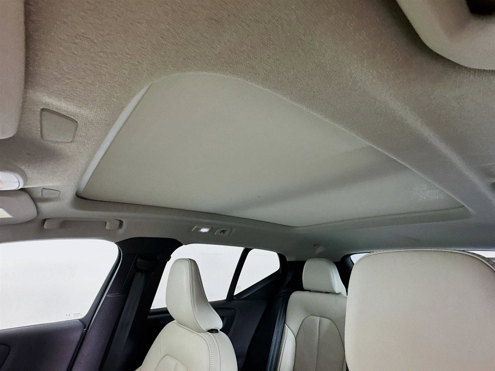 2024 Volvo XC40 Plus photo 13