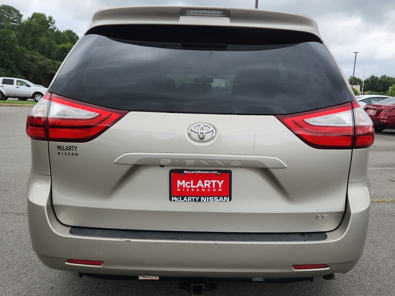 2015 Toyota Sienna LE photo 4