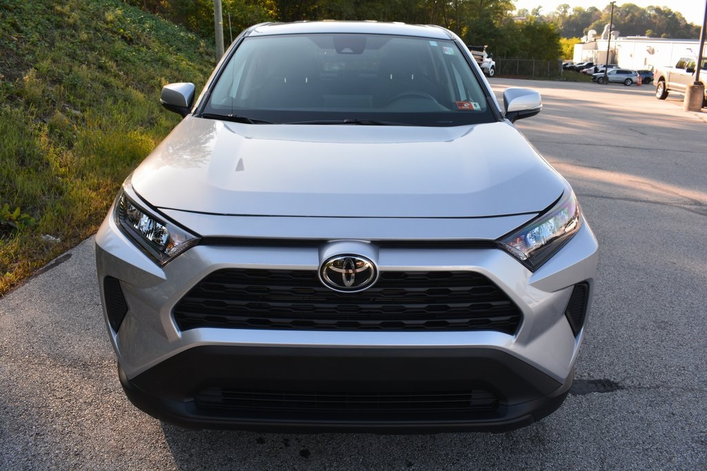 2022 Toyota RAV4 LE photo 2