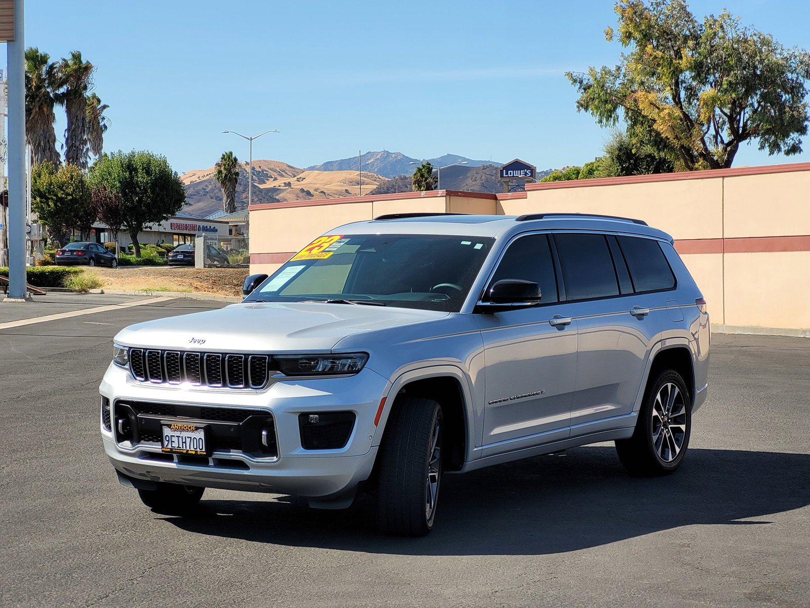 2023 Jeep Grand Cherokee Overland photo 8