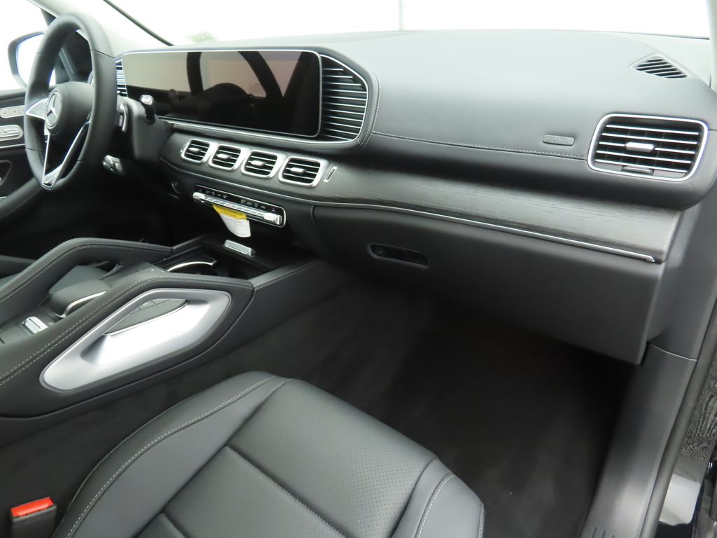 2026 Mercedes Benz GLS 450 4MATIC photo 16