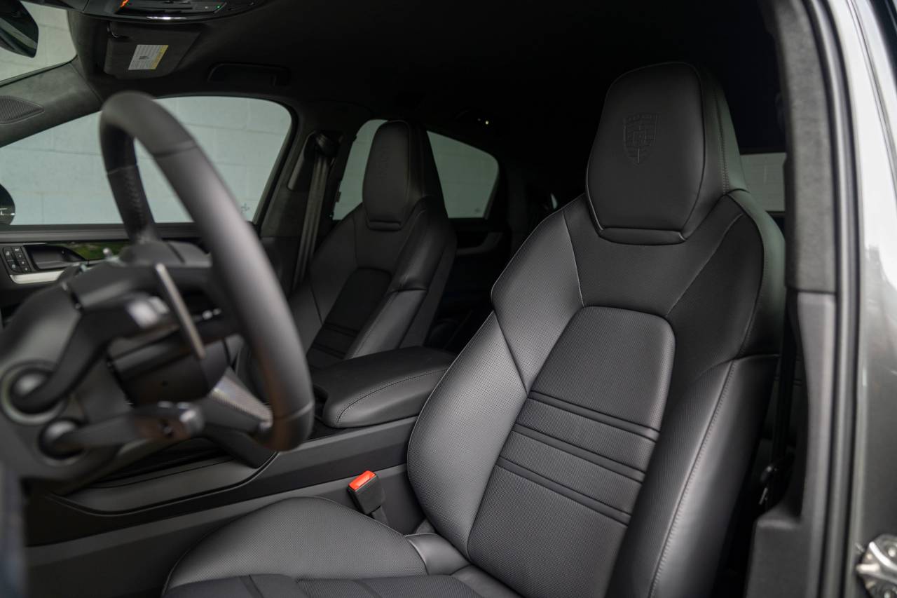2025 Porsche Cayenne Turbo GT photo 5