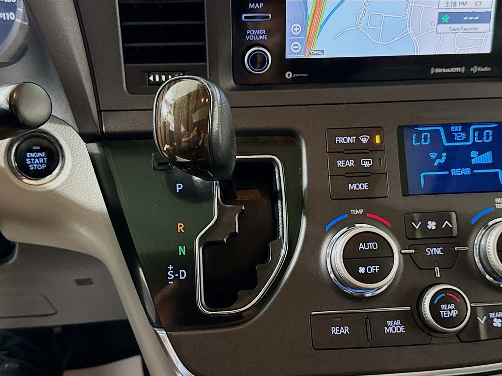 2018 Toyota Sienna XLE Premium photo 18