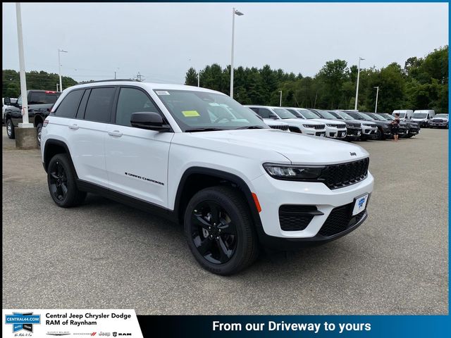 2025 Jeep Grand Cherokee Altitude's photo