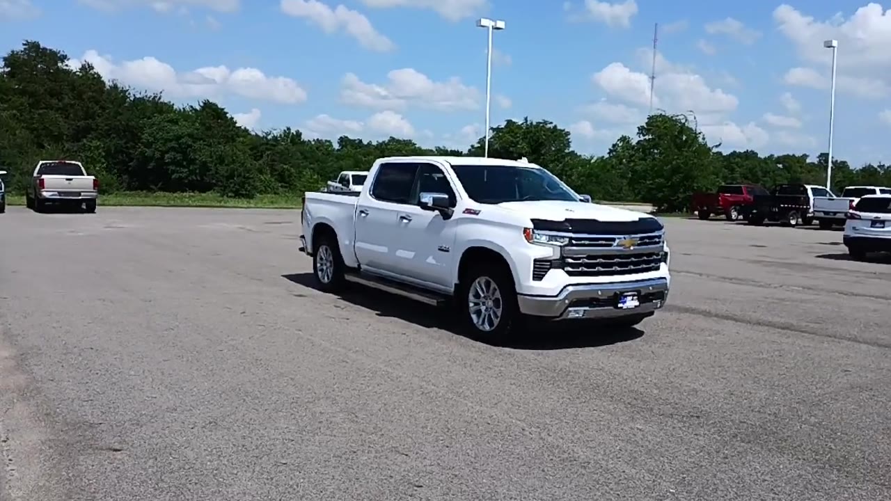 2025 Chevrolet Silverado 1500 LTZ photo 2