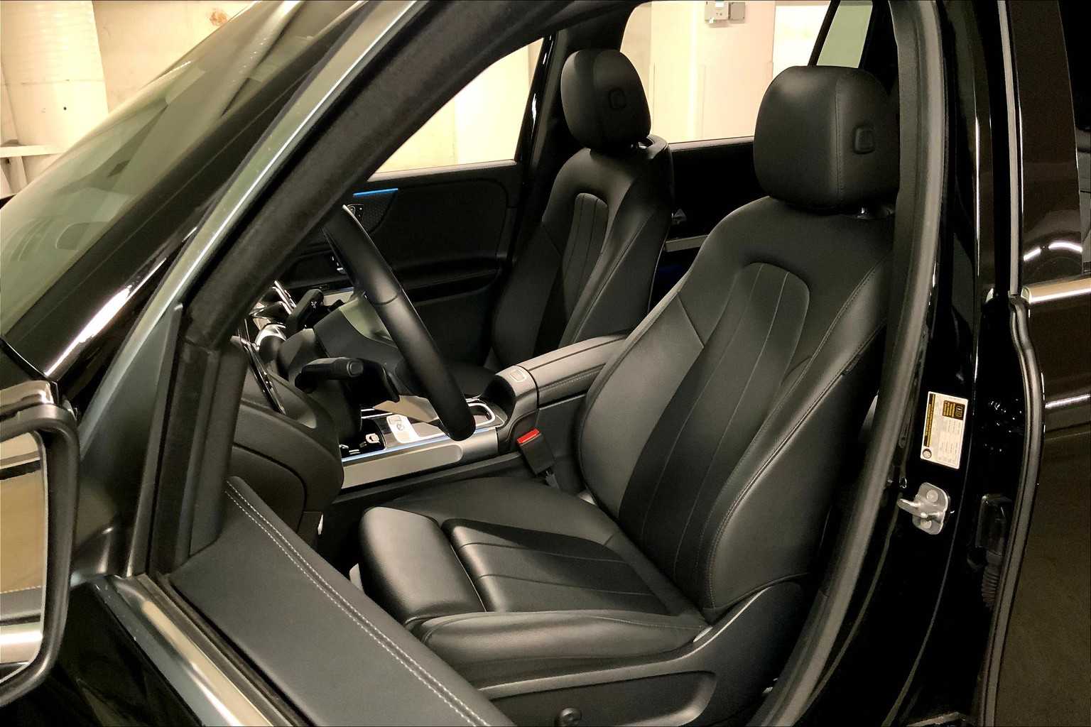 2025 Mercedes Benz GLB 250 4MATIC photo 4