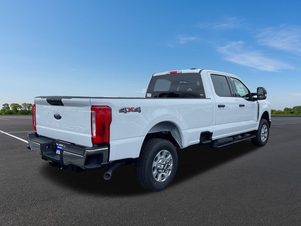 2023 Ford F-350 photo 3