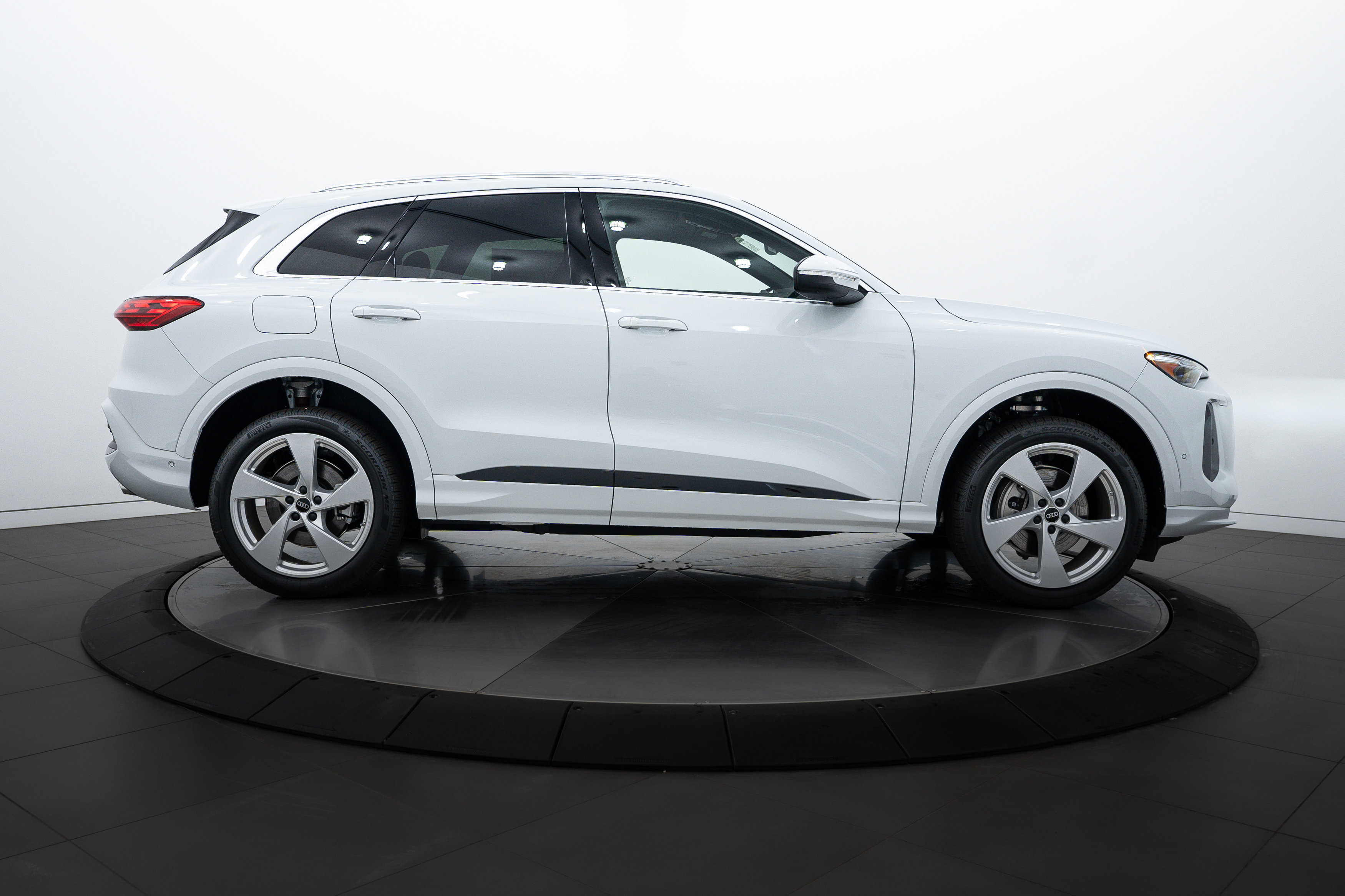 2025 Audi Q5 Premium Plus photo 3