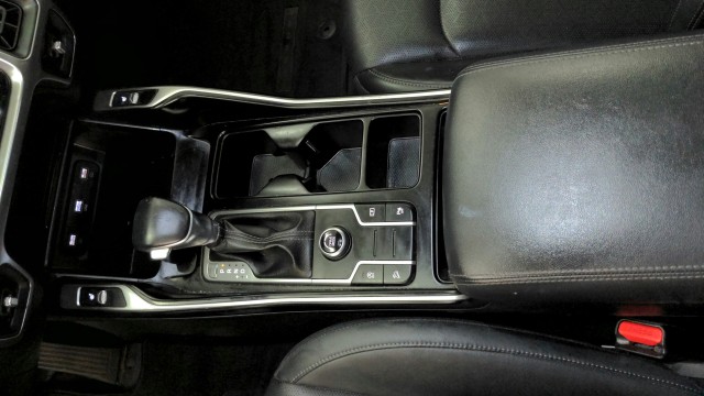 Used 2022 WHITE Kia S image 21