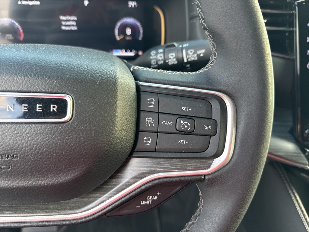 2023 Jeep Wagoneer L Series II photo 9