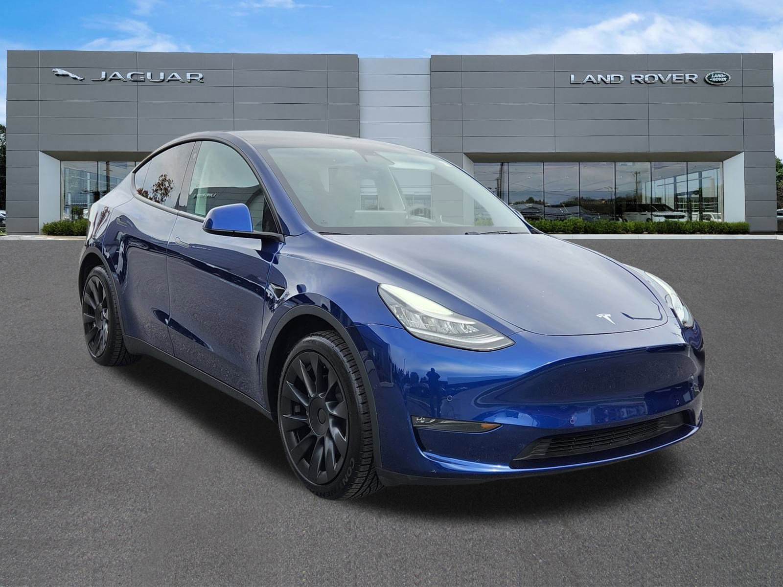 Used 2021 Tesla Model Y Long Range with VIN 5YJYGDEE8MF074297 for sale in West Chester, PA