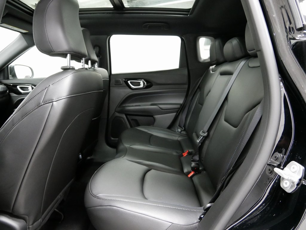 2025 Jeep Compass Limited photo 9