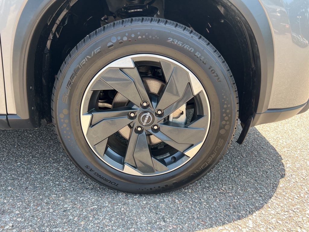 2024 Nissan Rogue SV photo 18