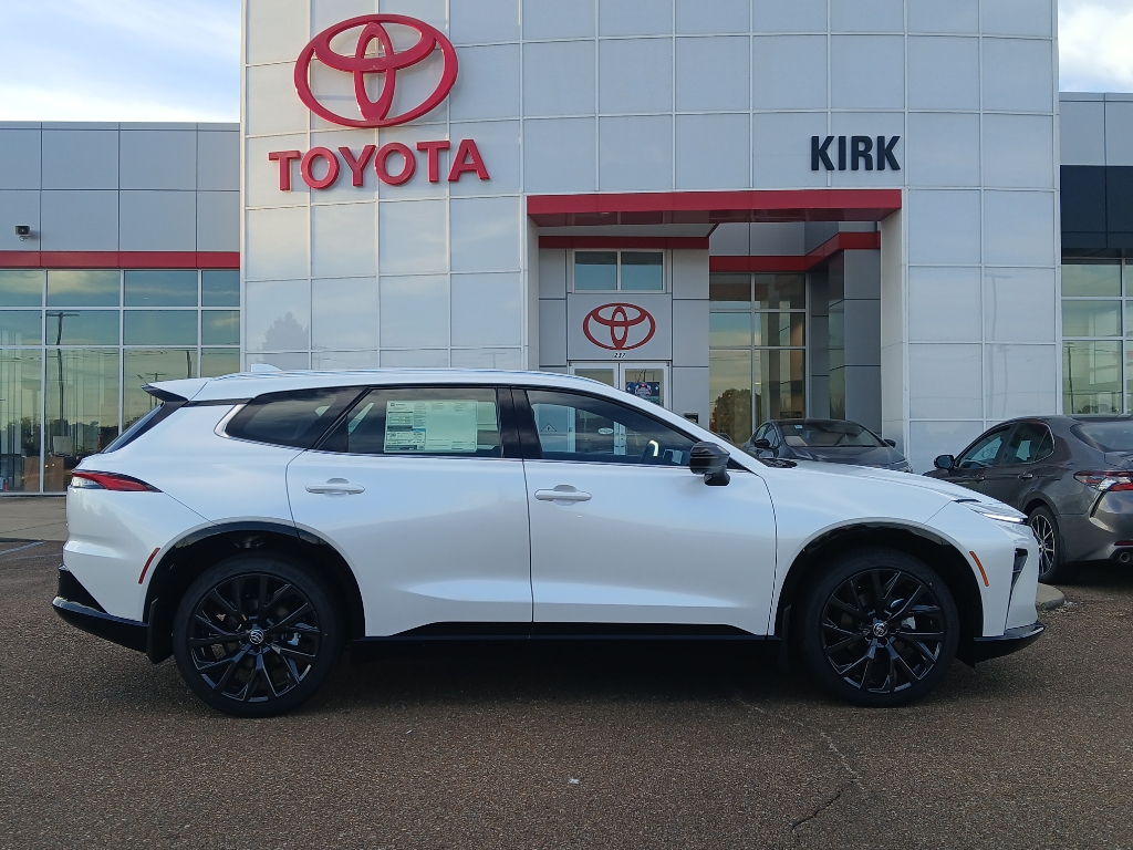 2025 Toyota Crown Signia Limited's photo