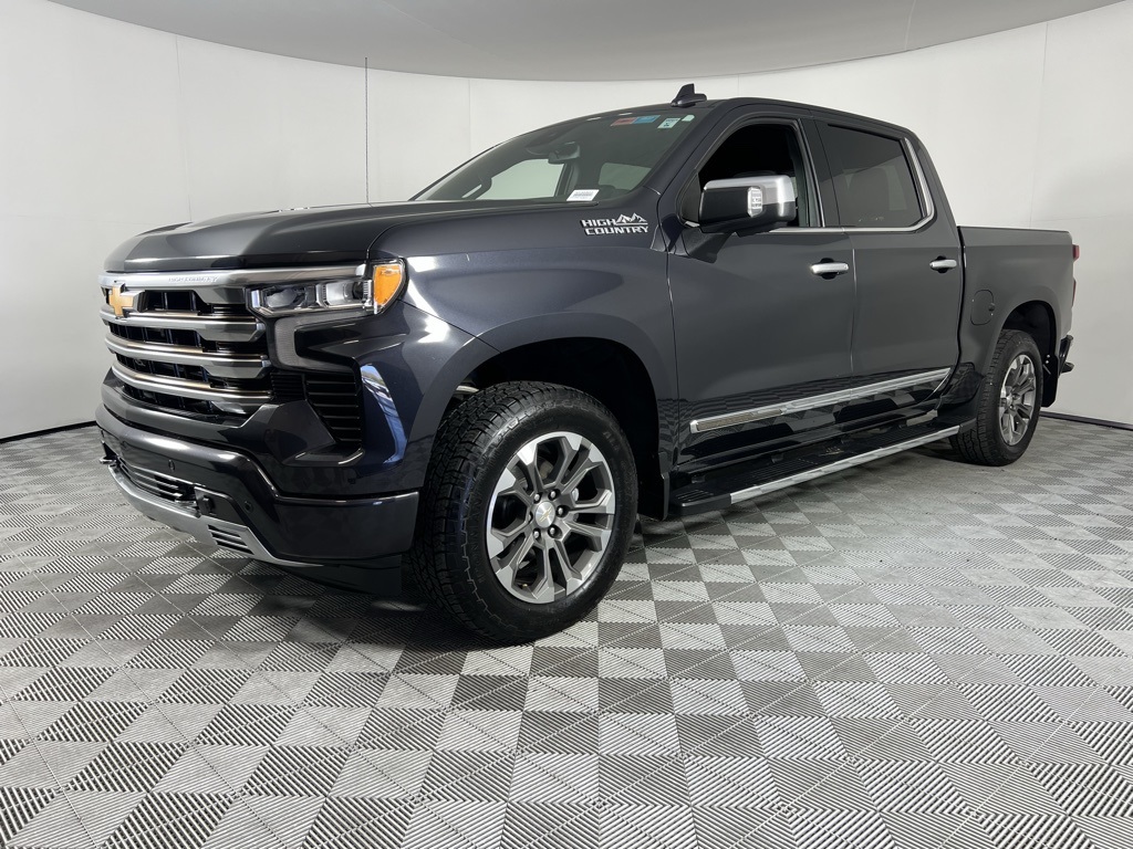 2022 Chevrolet Silverado High Country photo 2