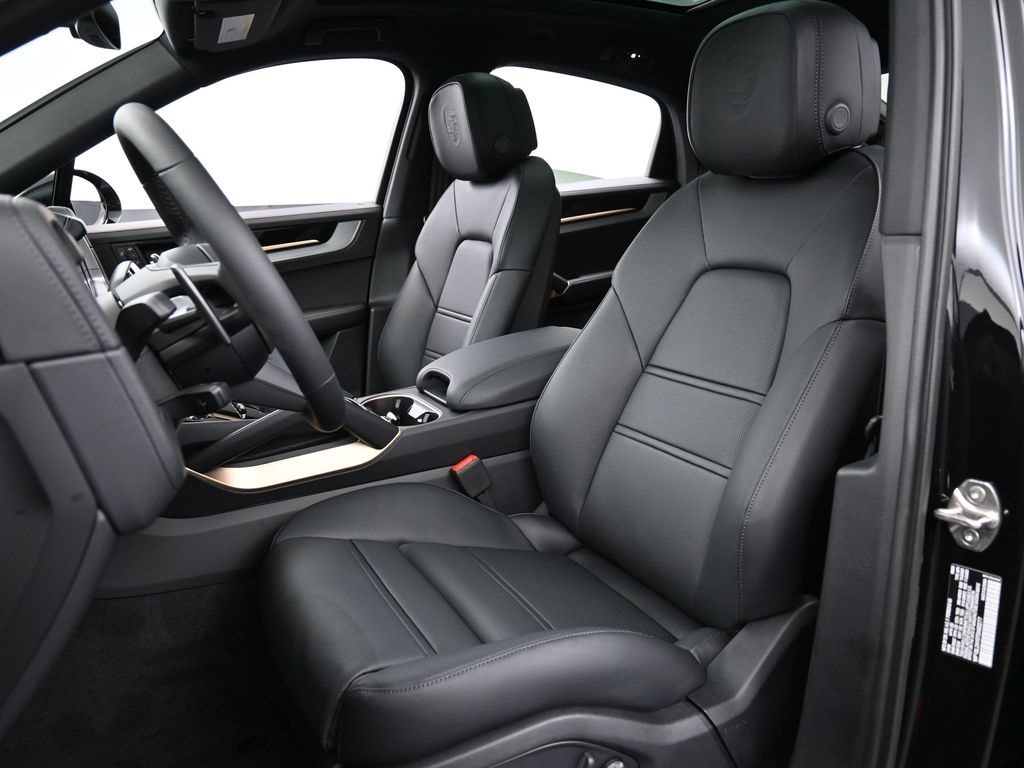 2026 Porsche Cayenne S Coupe photo 4