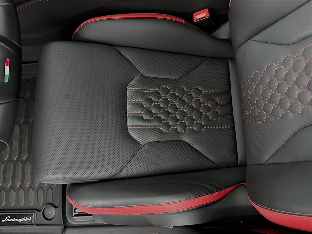 2023 Lamborghini Urus S photo 17