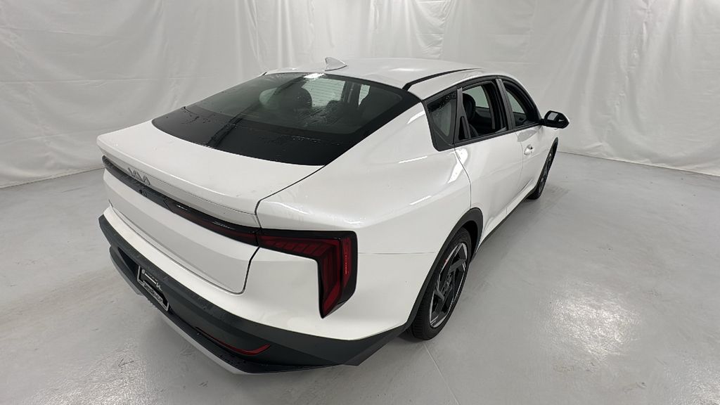 2025 Kia K4 EX photo 3