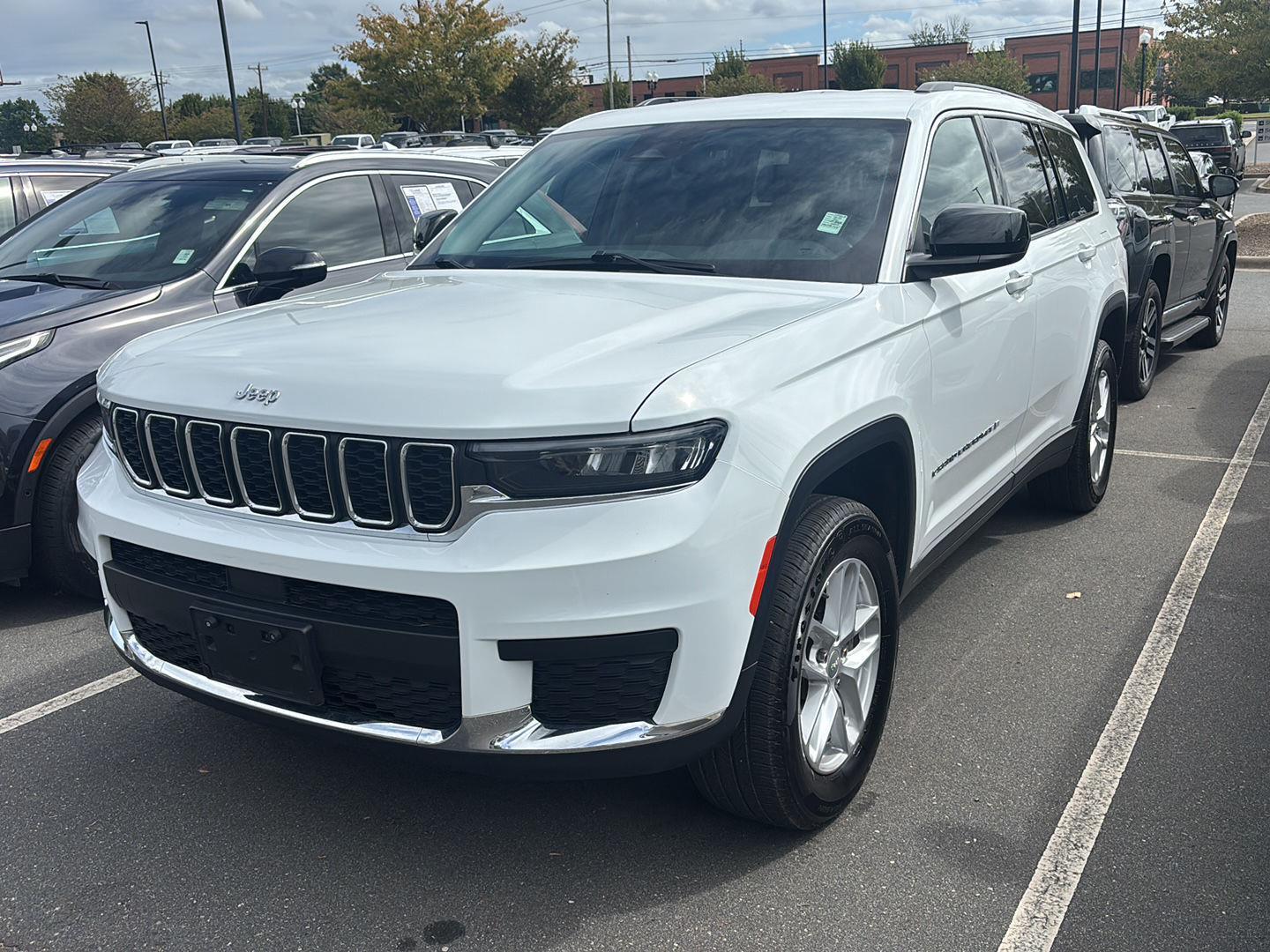 2023 Jeep Grand Cherokee Laredo photo 8