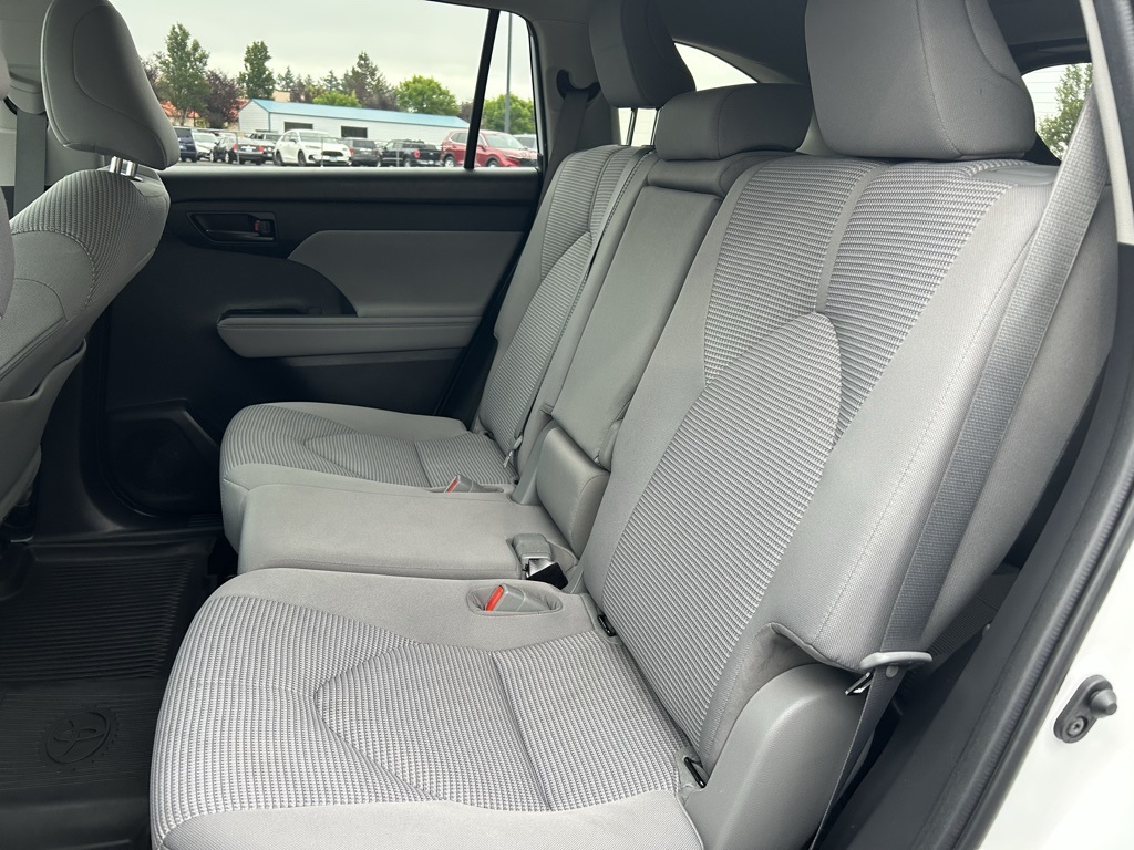2023 Toyota Highlander Hybrid LE photo 19